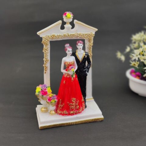 Decorative Romantic Cute Engagement Couple Polyresin Showpiece Figurine Valentine's Day Gift's for Girlfriend, Boyfriend, Husband & Wife, Multicolor
