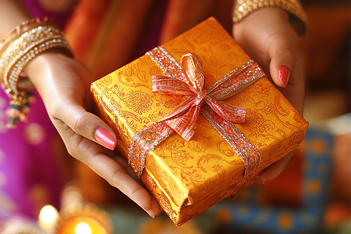 How to Choose the Perfect Return Gifts for Diwali
