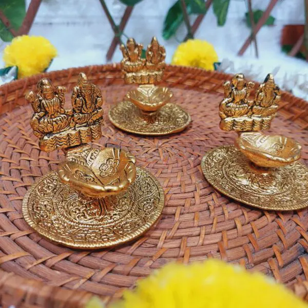 Laxmi Ganesha Hand Deepam Laxmi Ganesha Hand Deepam