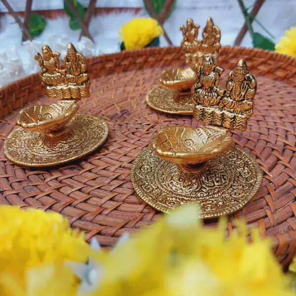 Laxmi Ganesha Hand Deepam Laxmi Ganesha Hand Deepam
