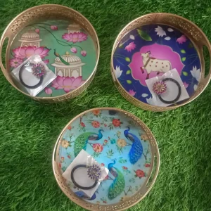 Round Floral Design Metal Trays with Free Kundan Stone Work Hairband Round Floral Design Metal Trays with Free Kundan Stone Work Hairband